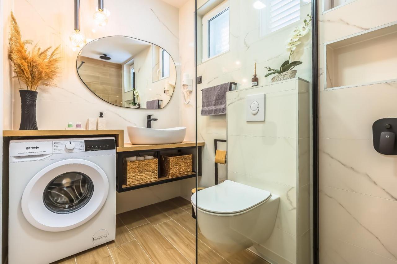 Apartmani Nikola Baška Voda Exteriör bild