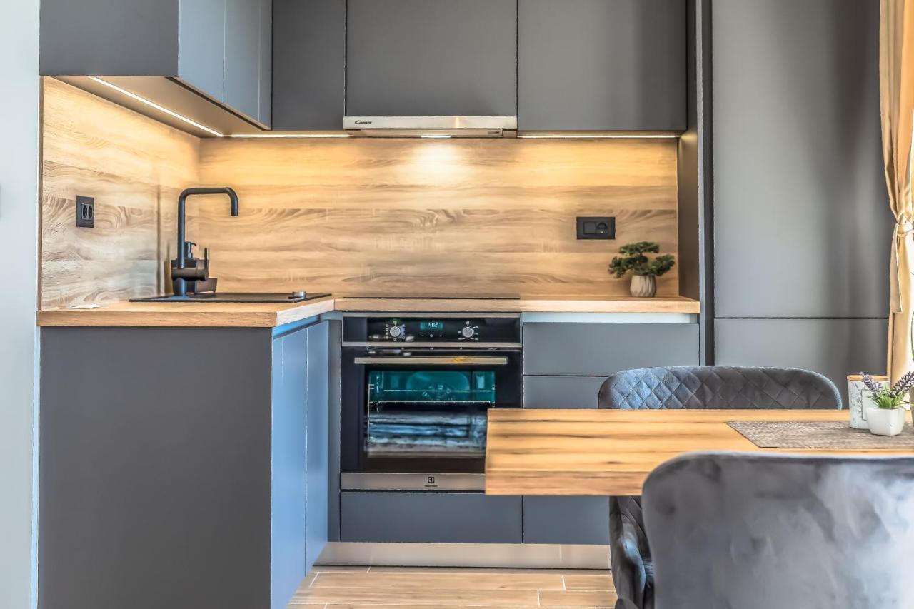 Apartmani Nikola Baška Voda Exteriör bild