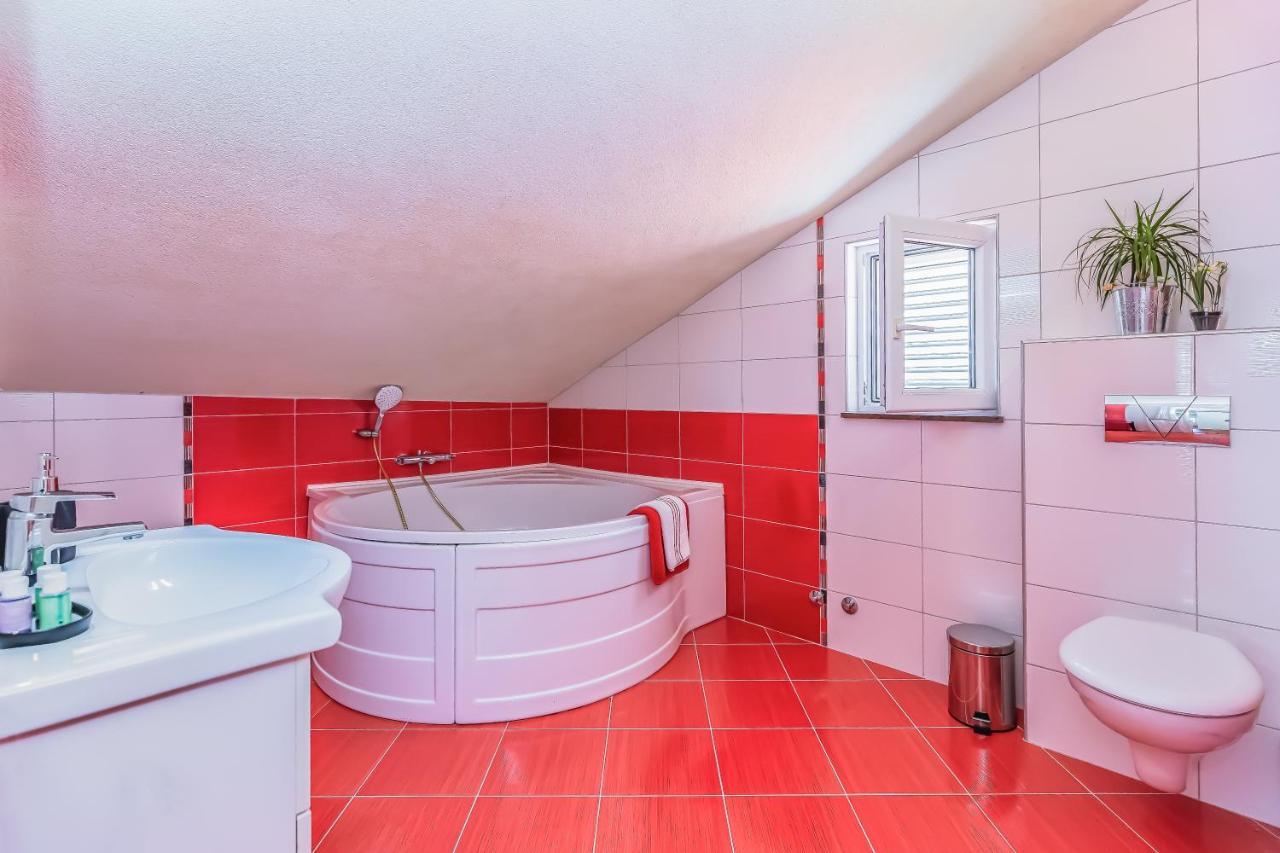 Apartmani Nikola Baška Voda Exteriör bild