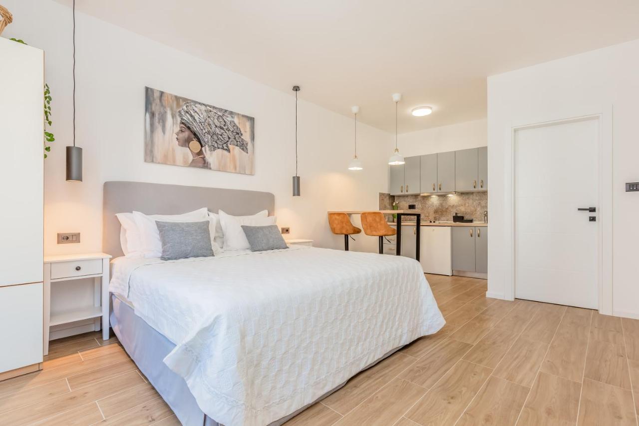 Apartmani Nikola Baška Voda Exteriör bild