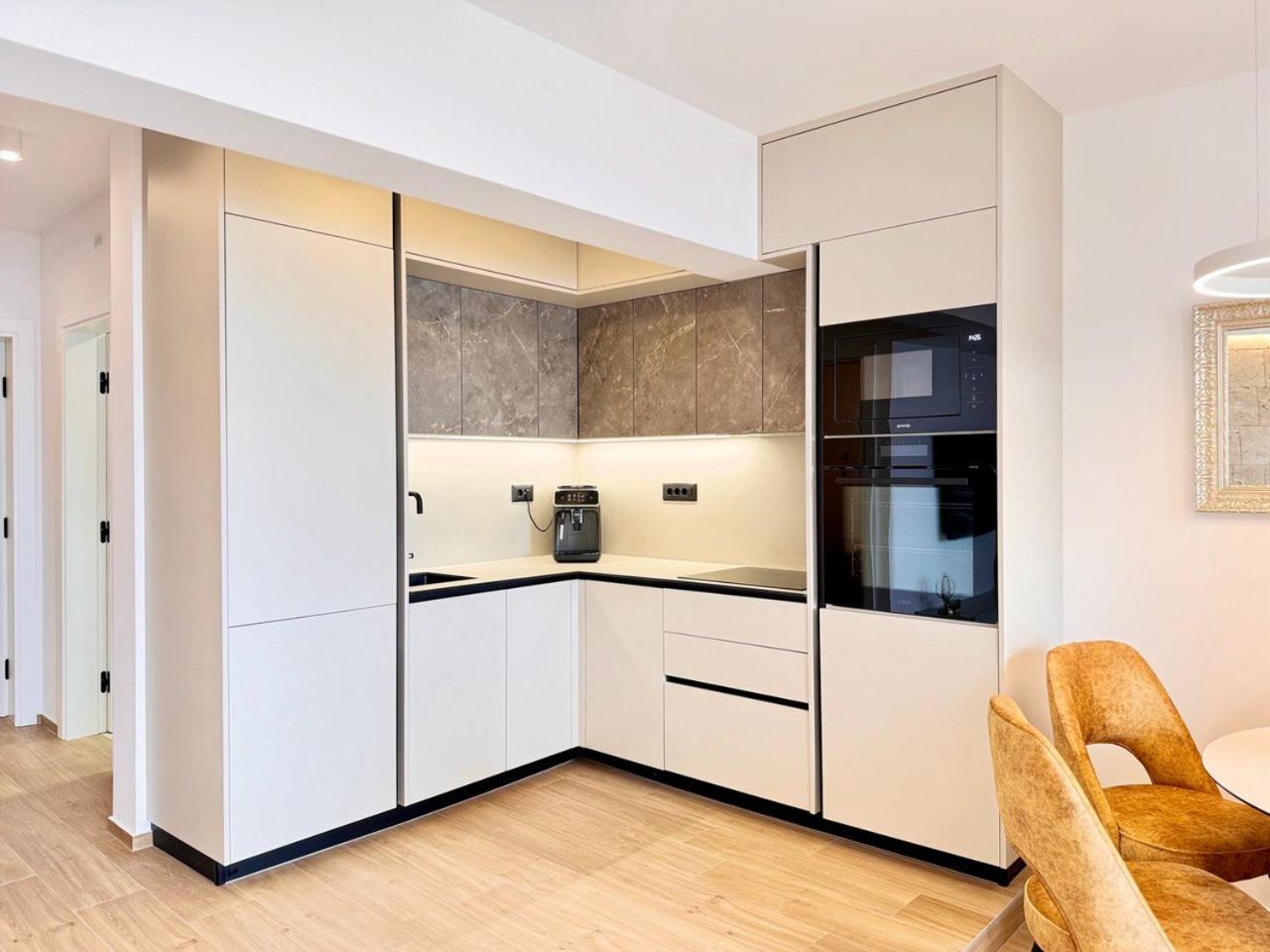 Apartmani Nikola Baška Voda Exteriör bild