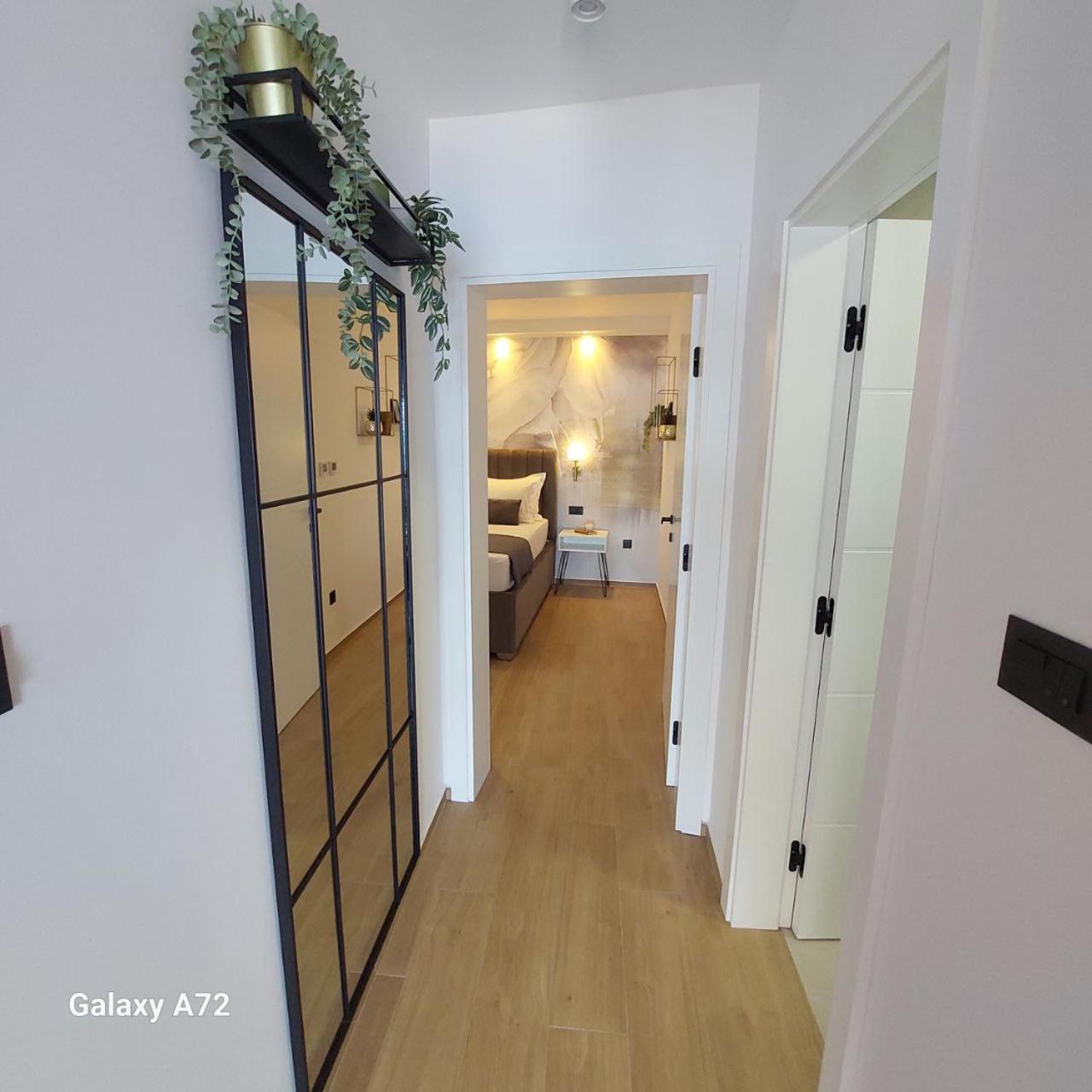 Apartmani Nikola Baška Voda Exteriör bild